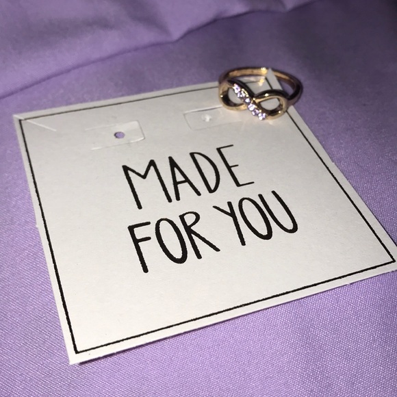 Claire's Jewelry - 🍉 Gold infinity ring Claire's Jewelry - 🍉 Gold infinity ring